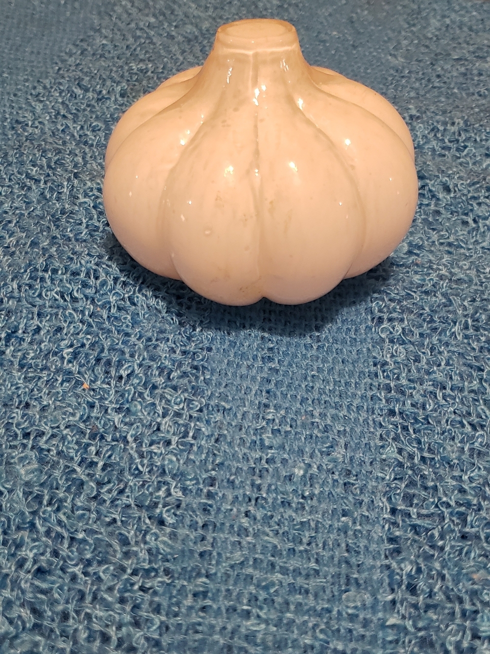 Small White Ceramic Pumpkin/Garlic Bulb Figurine